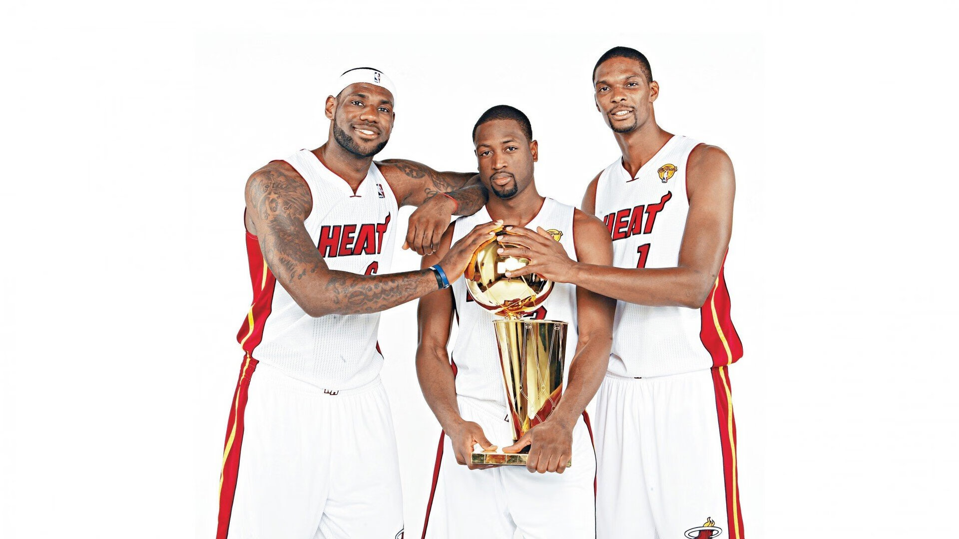 暗夜铸剑，莱万在沉默中完成致命一击